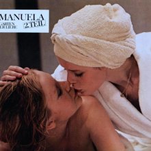 Sylvia Kristel in Emmanuelle 2: l'antivergine con Catherine Rivet