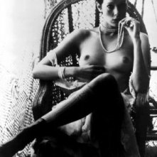 Sylvia Kristel in un'immagine iconica di Emmanuelle