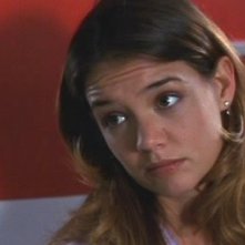 Katie Holmes in un momento dell'episodio Notte al supermercato della serie Dawson's Creek