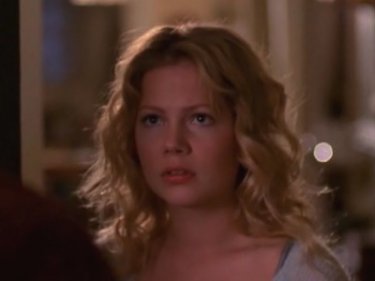 Michelle Williams in una scena dell'episodio L'amara scoperta della serie Dawson's Creek