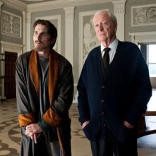Christian Bale e Michael Caine in una scena di Il cavaliere oscuro - Il ritorno