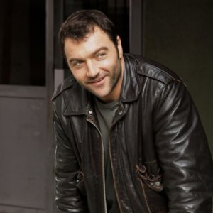 Denis Ménochet in una scena di Je me suis fait tout petit