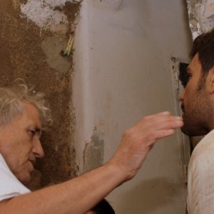 Salvatore Ruocco sul set di Grandfather, mentre ascolta le indicazioni di Abel Ferrara