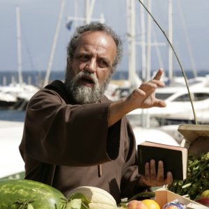 Una donna per la vita: Giobbe Covatta in una scena del film