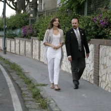 Una donna per la vita: Maurizio Casagrande e Margareth Madè passeggiano in una scena del film
