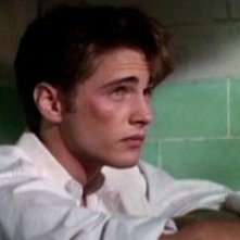 Jason Priestley in una scena dell'episodio Un sabato da dimenticare della serie Beverly Hills, 90210