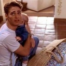 Jason Priestley nell'episodio Un ragazzo ed una culla della serie Beverly Hills, 90210