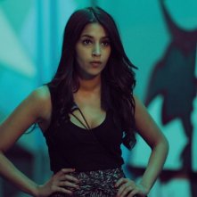 Leïla Bekhti in una scena di Mains armées