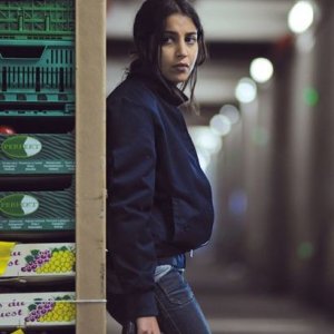Leïla Bekhti in una scena di Mains armées, poliziesco del 2012