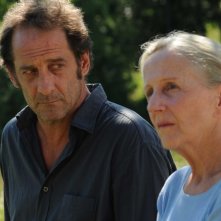 Quelques heures de printemps: Hélène Vincent e Vincent Lindon in una scena del film