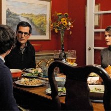 Graham Phillips con Ty Burrell e Keri Russell in una scena di Goats