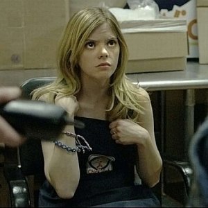 Compliance: Dreama Walker viene interrogata in una scena del film