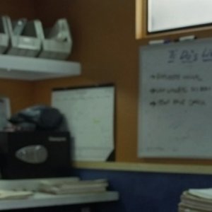 Compliance: la protagonista Dreama Walker in una scena del film con Ann Dowd