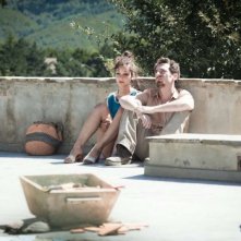 I padroni di casa: Elio Germano e Francesca Rabbi in una scena del film