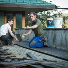 I padroni di casa: i muratori Elio Germano e Valerio Mastandrea in una scena del film