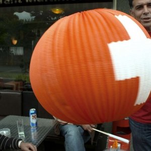 Image Problem: due immigrati in una scena del documentario sui problemi d'immagine della moderna Svizzera