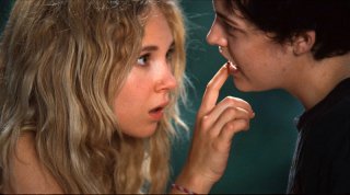 Jack and Diane: le due giovani protagoniste Juno Temple e Riley Keough in una scena