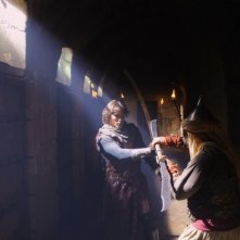 Sergio Peris-Mencheta è Capitan Trueno in una scena di combattimento de Il cavaliere del Santo Graal