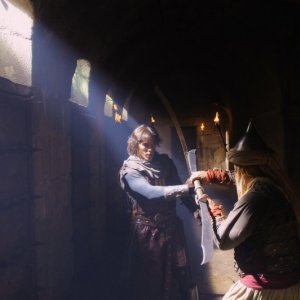 Sergio Peris-Mencheta è Capitan Trueno in una scena di combattimento de Il cavaliere del Santo Graal