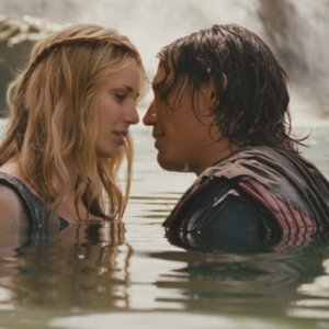 Sergio Peris-Mencheta nell'avventuroso Il cavaliere del Santo Graal insieme a Natasha Yarovenko