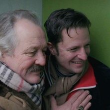 The Shine of Day: Walter Saabel abbraccia l'amico Philipp Hochmair in una scena del film