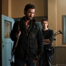 Falling Skies: Drew Roy, Noah Wyle, Connor Jessup e Moon Bloodgood nell'episodio Ritorno a casa