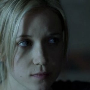 Falling Skies: un primo piano di Jessy Schram nell'episodio Ritorno a casa