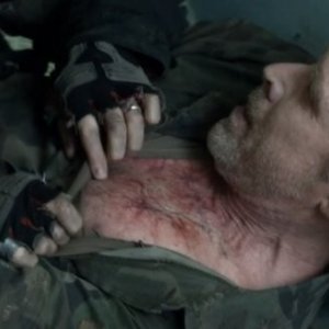 Falling Skies: Will Patton in una drammatica scena dell'episodio Ritorno a casa