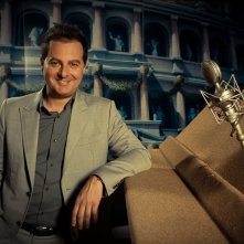 Gladiatori di Roma: il regista Iginio Straffi in una foto promozionale in sala doppiaggio