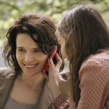 Juliette Binoche e Anaïs Demoustier in una scena del film Elles