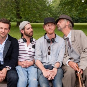 The Words: i registi Brian Klugman e Lee Sternthal scherzano sul set con Jeremy Irons e Bradley Cooper