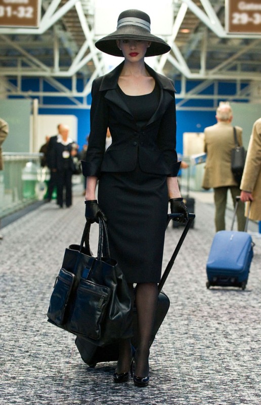 Anne Hathaway In Tenuta Da Viaggio In Una Scena Di Il Cavaliere Oscuro Il Ritorno 246468