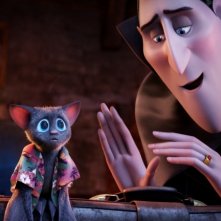 Hotel Transylvania: il conte Dracula con uno dei suoi amichetti pelosi
