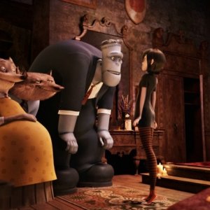 Hotel Transylvania: Mavis parla con i suoi amici mostri in una scena del film