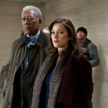 Morgan Freeman e Marion Cotillard in una scena de Il cavaliere oscuro - Il ritorno