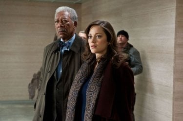 Morgan Freeman e Marion Cotillard in una scena de Il cavaliere oscuro - Il ritorno