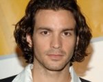 Santiago Cabrera, uno scrittore per Dexter