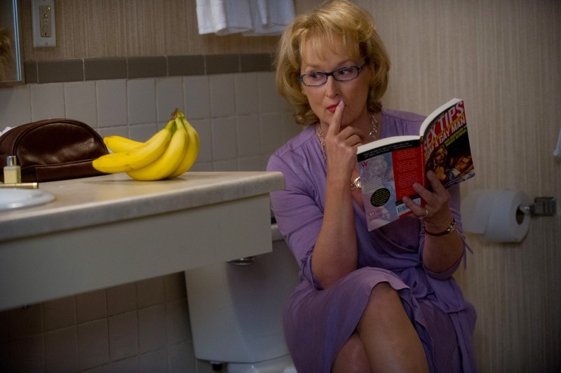 Una Buffa Immagine Di Mery Streep Che Osserva Delle Banane Tratta Da Hope Springs Consigli Per Gli A 246451