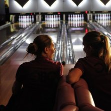 Laurence Arné e Mathilde Seigner in una scena di Bowling