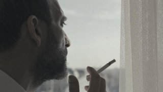 Tutti i rumori del mare: il protagonista Sebastiano Filocamo in una scena del film