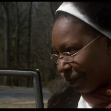 Whoopi Goldberg in una scena del film Ragazze Interrotte