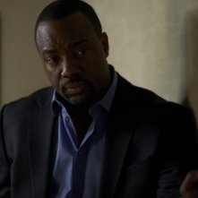 Alphas: Malik Yoba nell'episodio Wake-Up Call