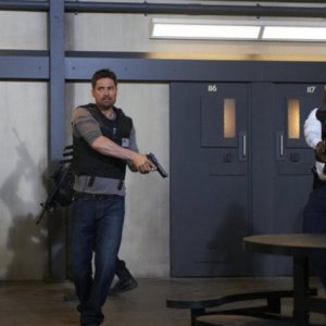 Alphas: Warren Christie e Mahershalalhashbaz Ali nell'episodio Wake-Up Call