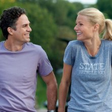 Mark Ruffalo e Gwyneth Paltrow si sorridono nella prima immagine di Thanks For Sharing - Tentazioni Irresistibili
