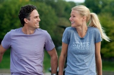 Mark Ruffalo e Gwyneth Paltrow si sorridono nella prima immagine di Thanks For Sharing - Tentazioni Irresistibili