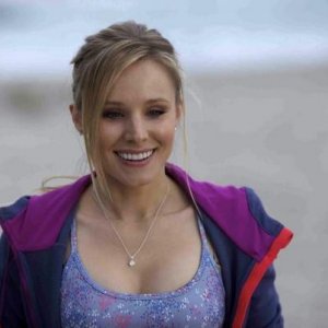 Un bel primo piano di Kristen Bell in Writers