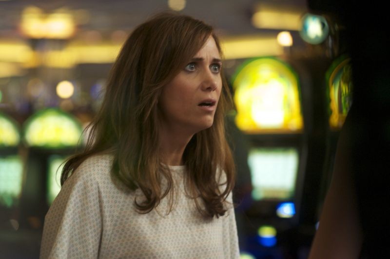 Kristen Wiig conduce il Saturday Night Live per la quinta volta, l'omaggio canoro di Ryan Gosling e Matt Damon