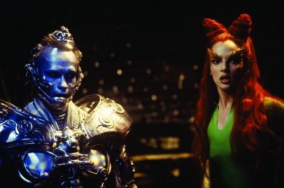 Arnold Schwarzenegger e Uma Thurman in una sequenza di Batman & Robin