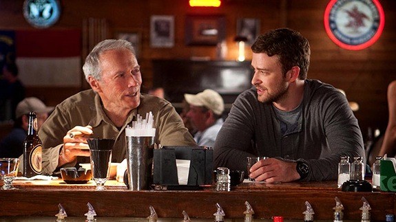 Clint Eastwood E Justin Timberlake Bevono Insieme In Una Scena Di The Trouble With The Curve 247207