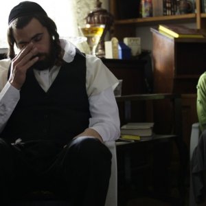 Fill the Void: Yiftach Klein e Hadas Yaron (a destra) in una scena tratta dal film